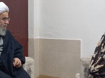دیدار آیت‌الله رمضانی با مادر شهید نقی‌زاده در رشت