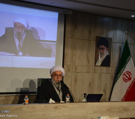 آیت‌الله رمضانی: علم بدون ایمان خطرآفرین است/ دانشگاه بین‌المللی اهل‌بیت(ع) در مسیر تمدن نوین اسلامی گام بردارد