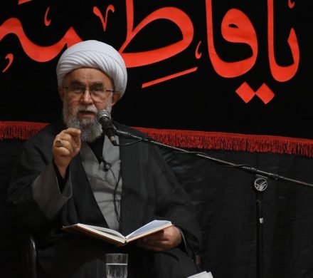 سیره فاطمی نقشه راه زندگی پاک است / عبادت خالصانه انسان را به قله بندگی میرساند