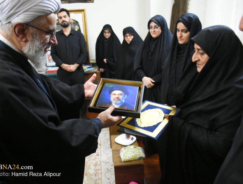 فیلم | دیدار آیت‌الله رمضانی با خانواده سردار شهید کمیل مطیع‌دوست در لنگرود