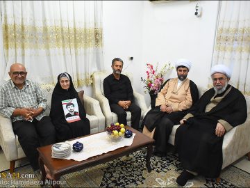دیدار آیت‌الله رمضانی با خانواده دو شهید روستای شنبه‌بازار فومن