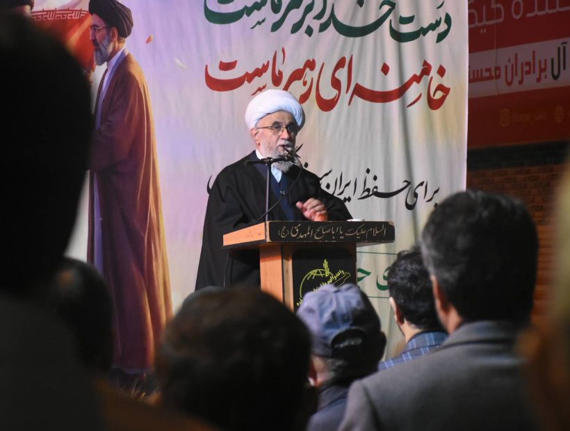 فیلم | آیت‌الله رمضانی در اجتماع شبانه مردم انقلابی رودبار: اگر یک ذرّه عقب‌نشینی شود تمام این زحمات به هدر می‌رود