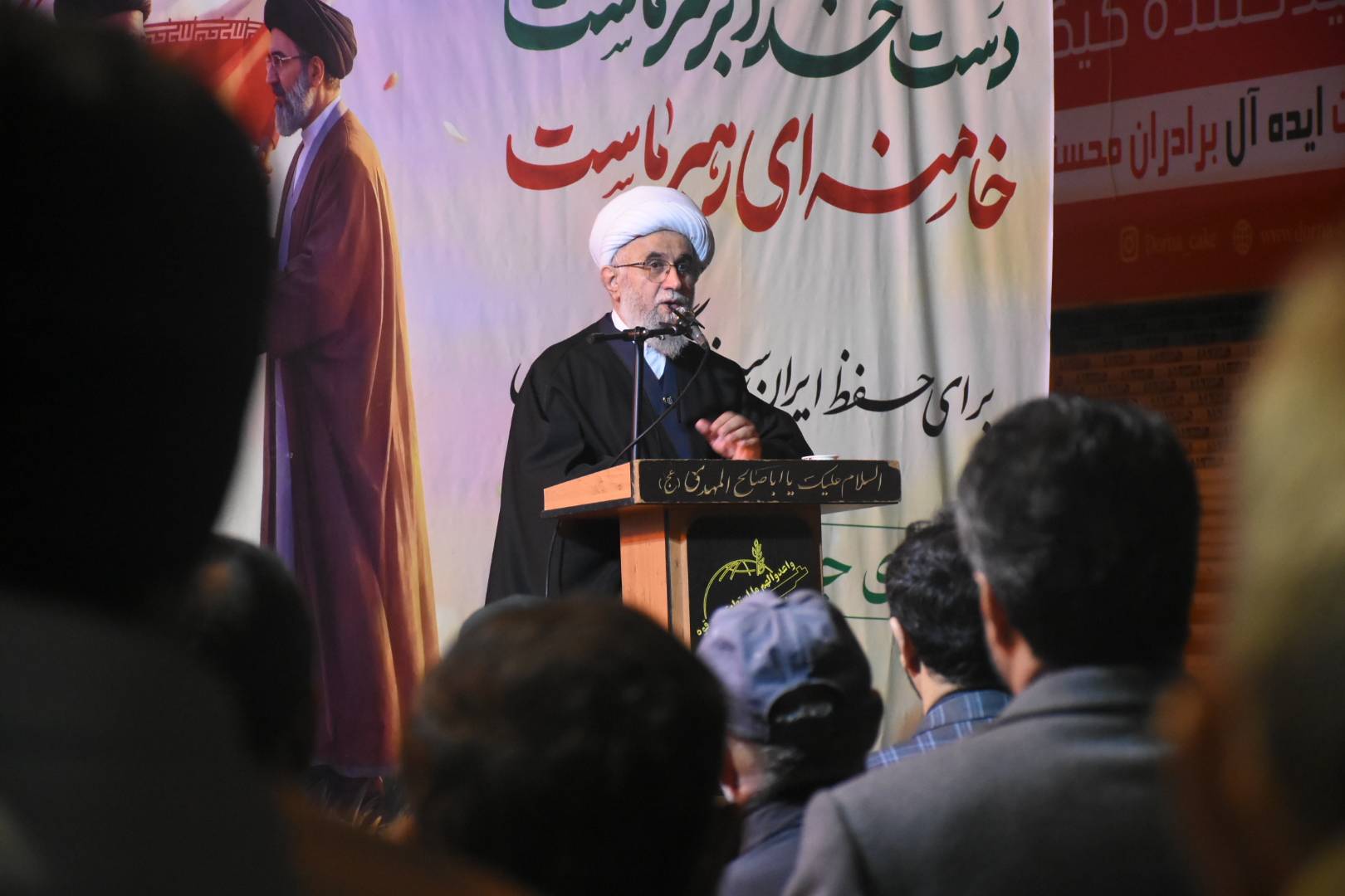 فیلم | آیت‌الله رمضانی در اجتماع شبانه مردم انقلابی رودبار: اگر یک ذرّه عقب‌نشینی شود تمام این زحمات به هدر می‌رود