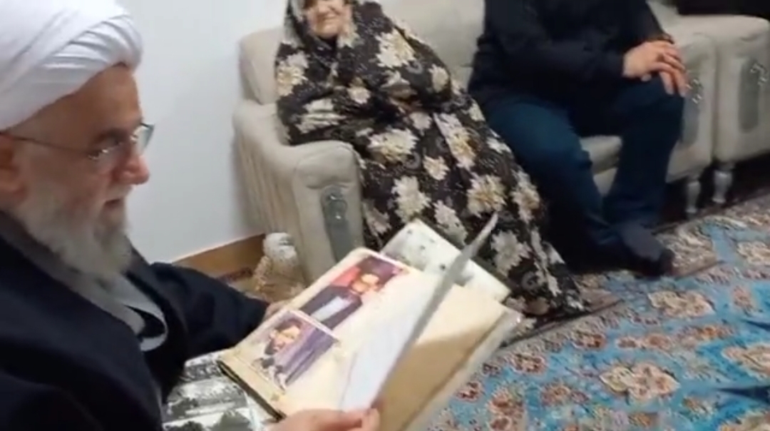 ویدئو / دیدار آیت‌الله رمضانی با مادر شهید علی نقی‌زاده در رشت