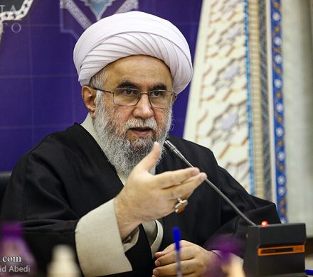 آیت الله رمضانی: شهادت دانش‌آموزان میناب، سند مظلومیت نظام و مردم ایران است