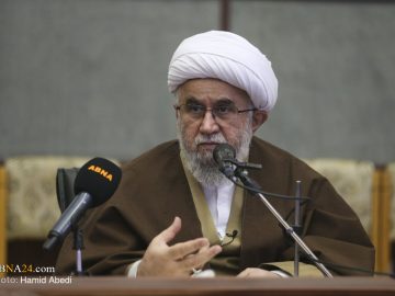 آیت‌الله رمضانی: اهل‌بیت(ع) نجات‌بخش بشریت‌اند/ اهانت به مقدسات و به‌ویژه رهبر انقلاب، خط قرمز ما و تمامی آزادی‌خواهان جهان است