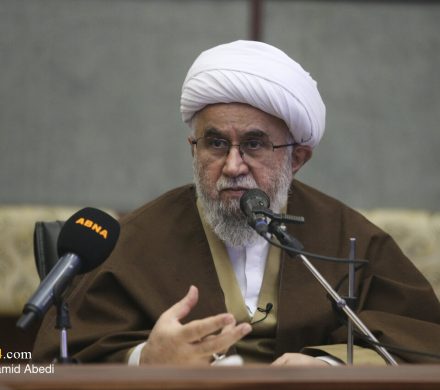 آیت‌الله رمضانی: اهل‌بیت(ع) نجات‌بخش بشریت‌اند/ اهانت به مقدسات و به‌ویژه رهبر انقلاب، خط قرمز ما و تمامی آزادی‌خواهان جهان است