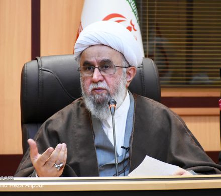 آیت‌الله رمضانی: مداحان در خط مقدم تقویت معنویت اجتماعی قرار دارند