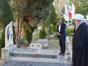 گزارش تصویری | ادای احترام دبیر مجمع جهانی اهل‌بیت(ع) به شهدای جنگ رمضان و دفاع مقدس در بهشت زهرای اراک