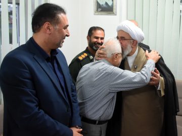 گزارش تصویری | دیدار آیتالله رمضانی با خانواده شهیدان محسن مهدویمقدم و عباس نیکویی در شفت