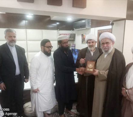 حضور آیت‌الله رمضانی در جامعه بنوریه اهل سنت کراچی/ کتاب‌های شیعه در جامعه بنوریه اهل سنت تدریس شود