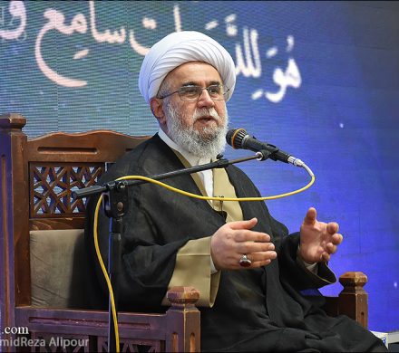 آیت‌الله رمضانی: در دعای عرفه، از خداوند توفیق بندگی و خدمت به مردم را بخواهیم
