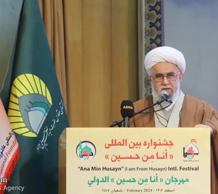 علما و اندیشمندان، منطق نجات‌بخش حسین بن‌علی(ع) را با ادبیات و منطق روز به دنیا تشریح کنند